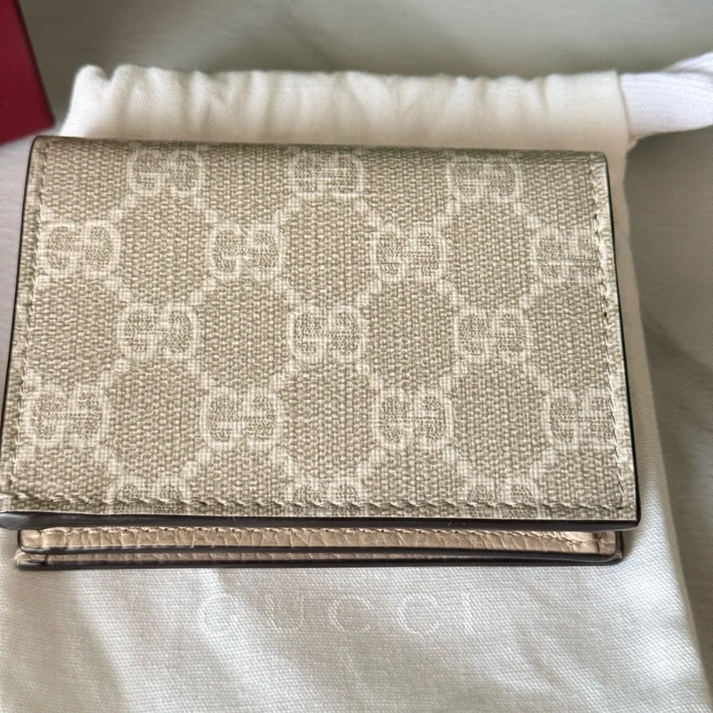 Gucci Beige and Cream Ophidia Card Wallet